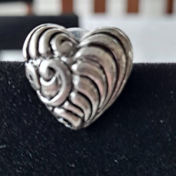 Ladies heart Necklace and earring set Nwt - Picture 5 of 9